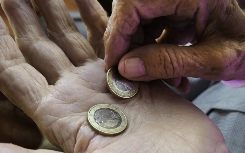 Η τραγική πορεία της φτωχοποίησης των Ελλήνων