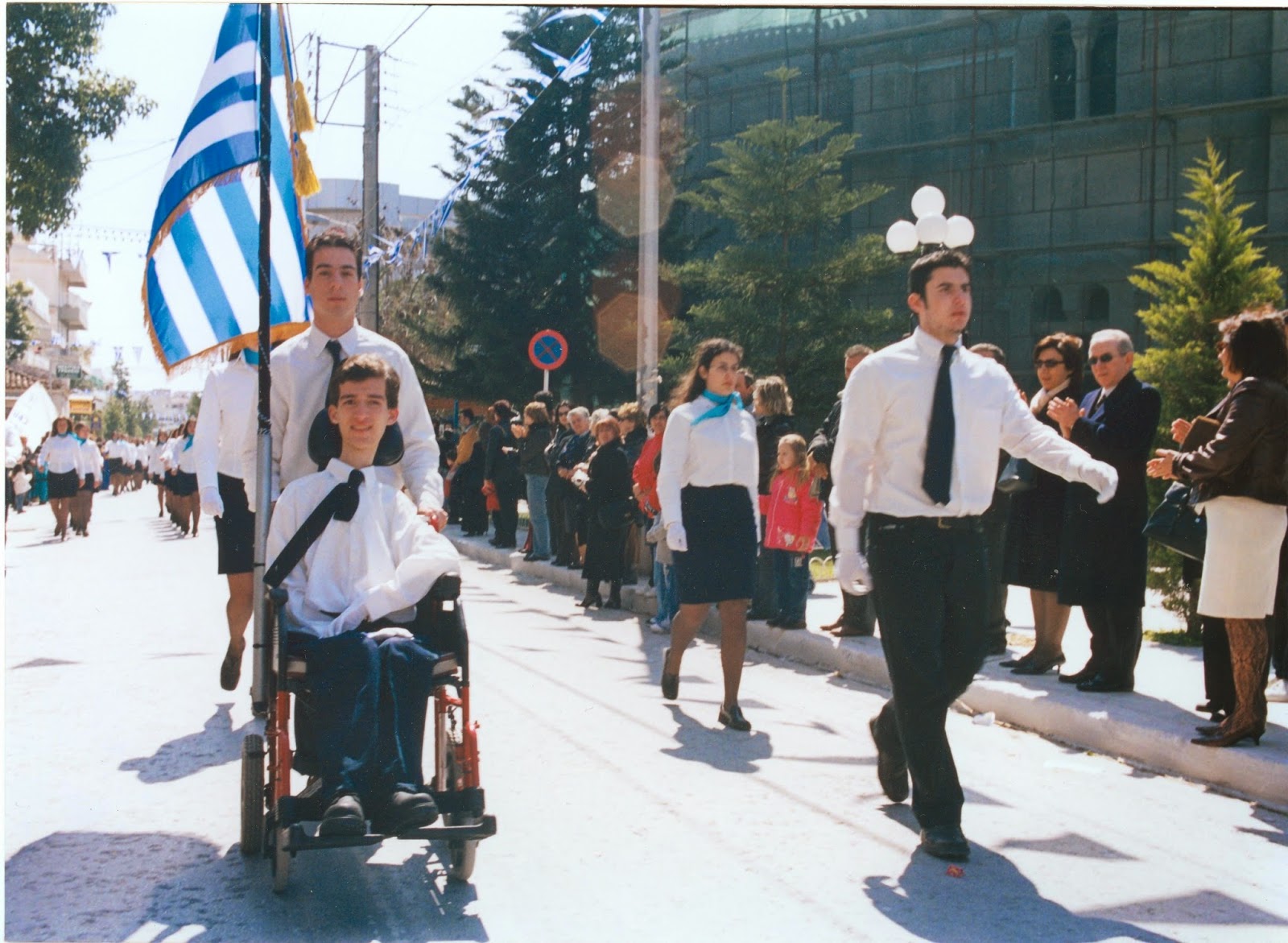 Στέλιος Κυμπουρόπουλος- Ενα φωτεινό παράδειγμα προς μίμηση