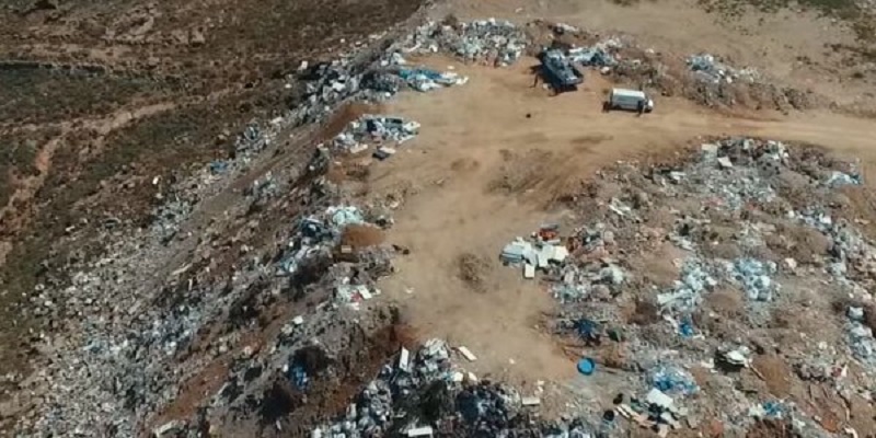Οικολογική απειλή στη Μύκονο από παράνομο σκουπιδότοπο
