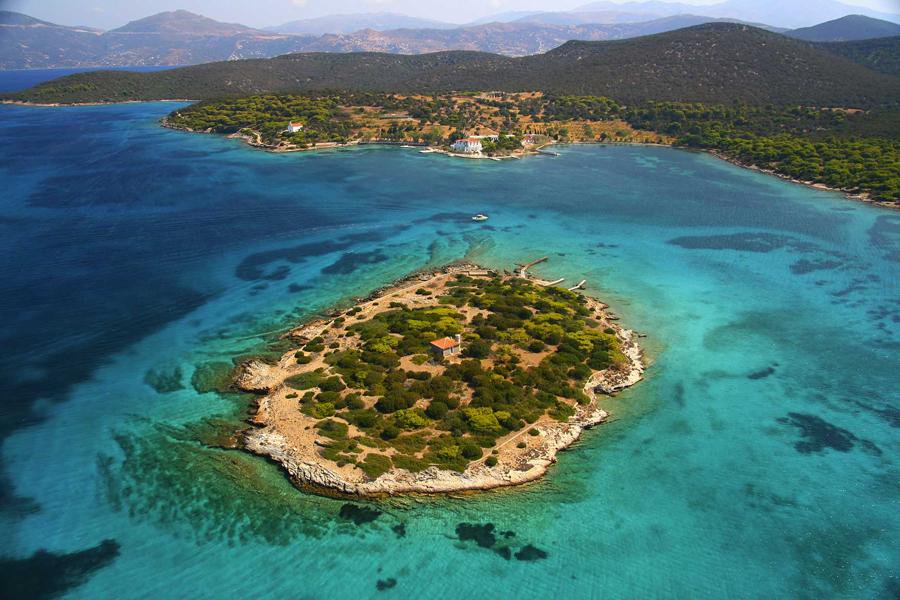 8 νησάκια ιδανικά για μοναχικές βουτιές